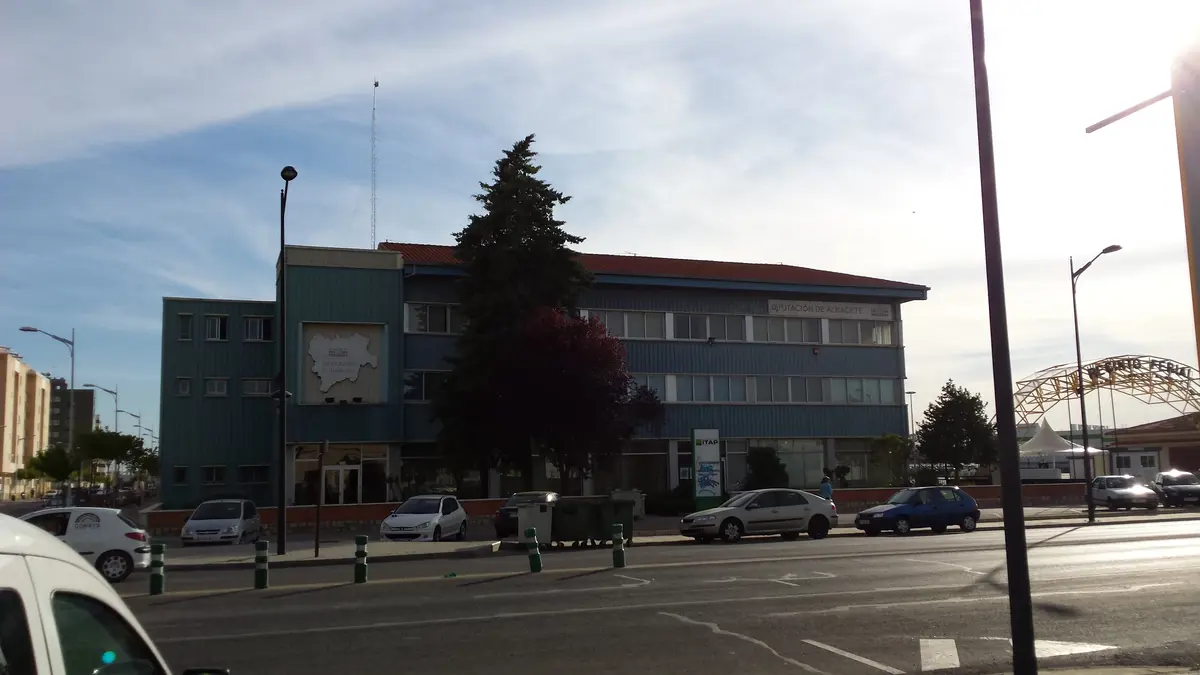 Feria de Antigüedades: Tesoros Centenarios Abren sus Puertas