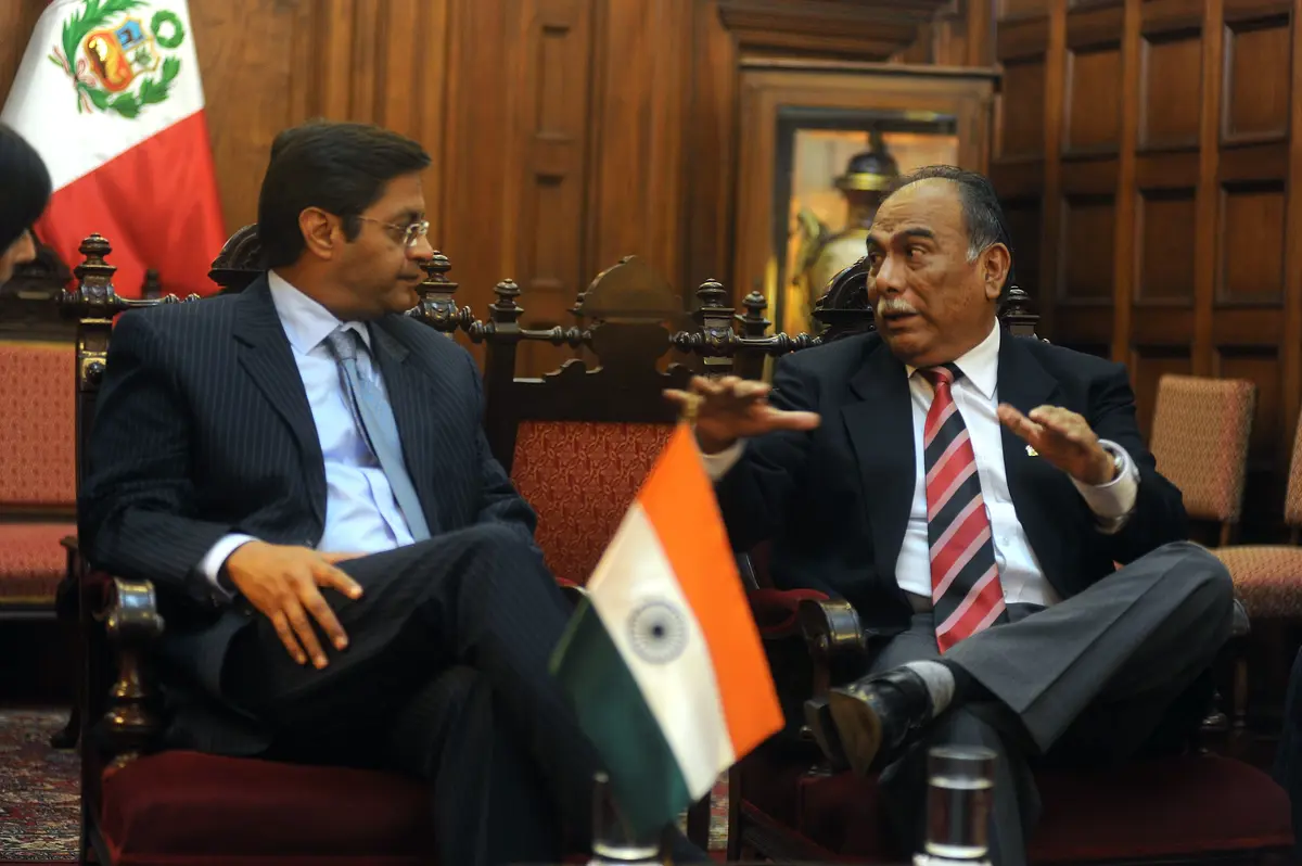 Balcázar asume en Perú: ¿puede calmar la crisis hasta abril?